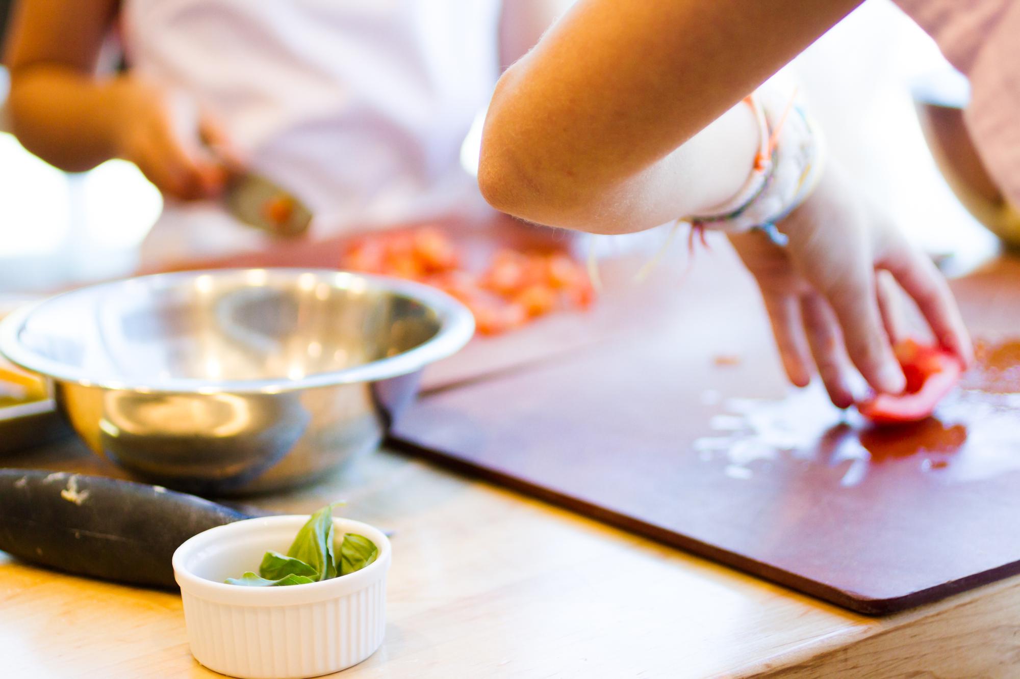 Studente in azione con chef